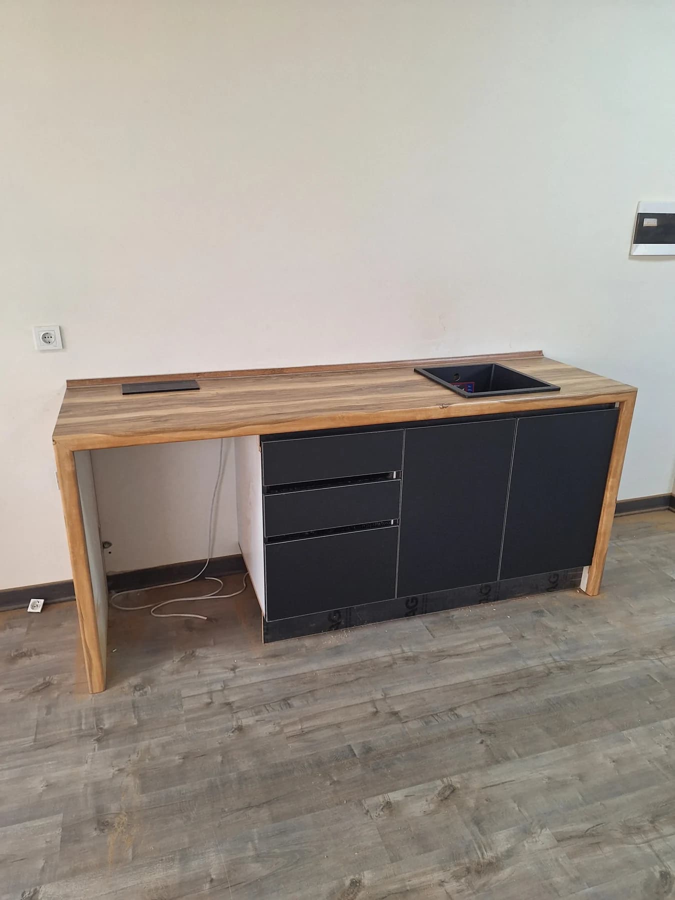 یراقآلات کابینت آشپزخانه؛ لولا، ریل، دستگیره و بالابر